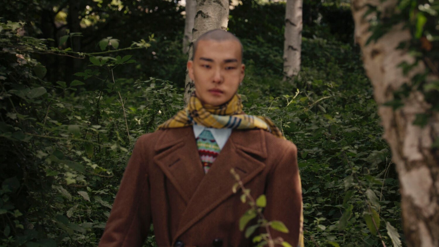 Antler Winter Campaign Film in nature with couple, trees and suitcases in a romantic winter setting